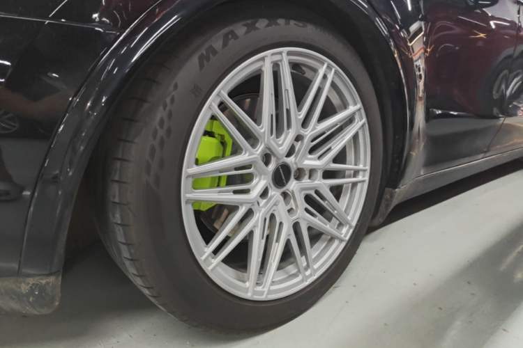 Used Tesla Model Y 2024 Rear-Wheel-Drive Version Right Rear Wheel Hub