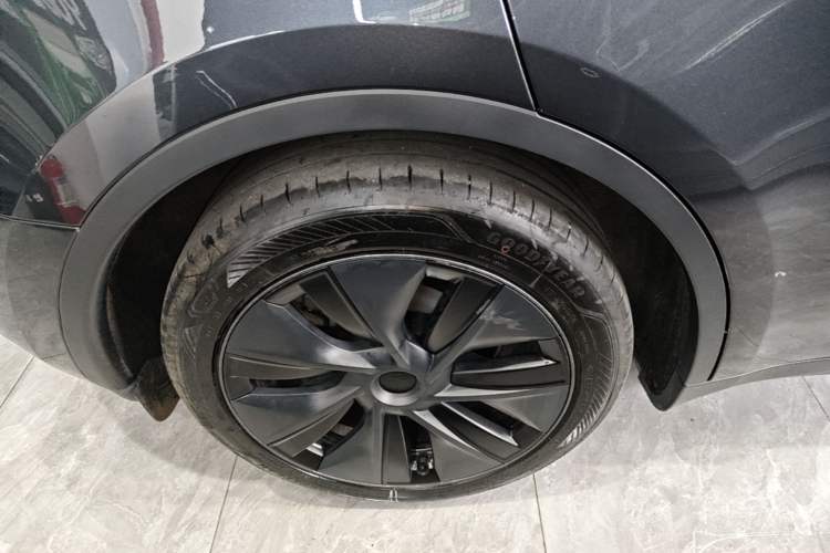 Used Tesla Model Y 2024 Rear-Wheel-Drive Version Right Rear Wheel Hub