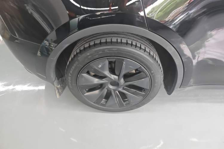 Used Tesla Model Y 2024 Rear-Wheel-Drive Version Right Rear Wheel Hub