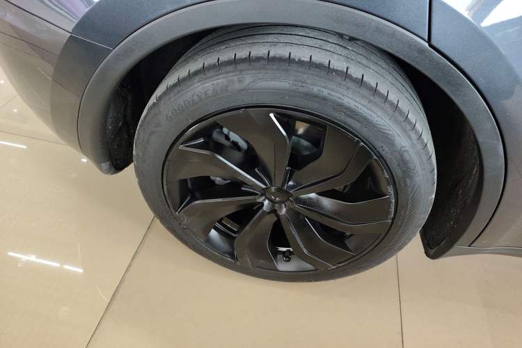 Used Tesla Model Y 2024 Rear-Wheel-Drive Version Right Rear Wheel Hub