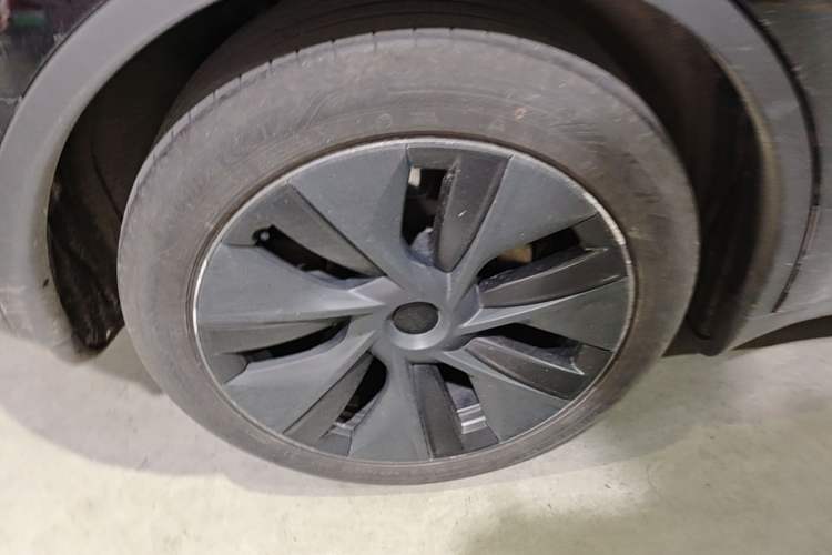 Used Tesla Model Y 2024 Rear-Wheel-Drive Version Right Rear Wheel Hub