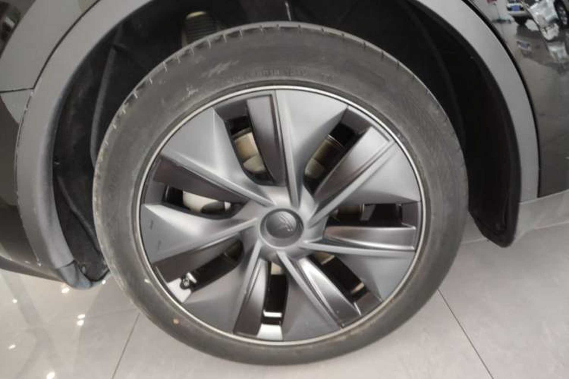 Used Tesla Model Y 2024 Rear-Wheel-Drive Version Right Rear Wheel Hub