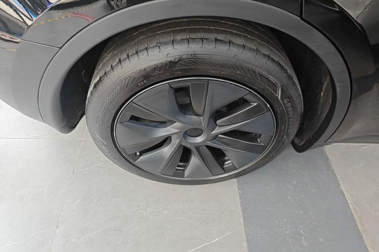 Used Tesla Model Y 2024 Rear-Wheel-Drive Version Right Rear Wheel Hub