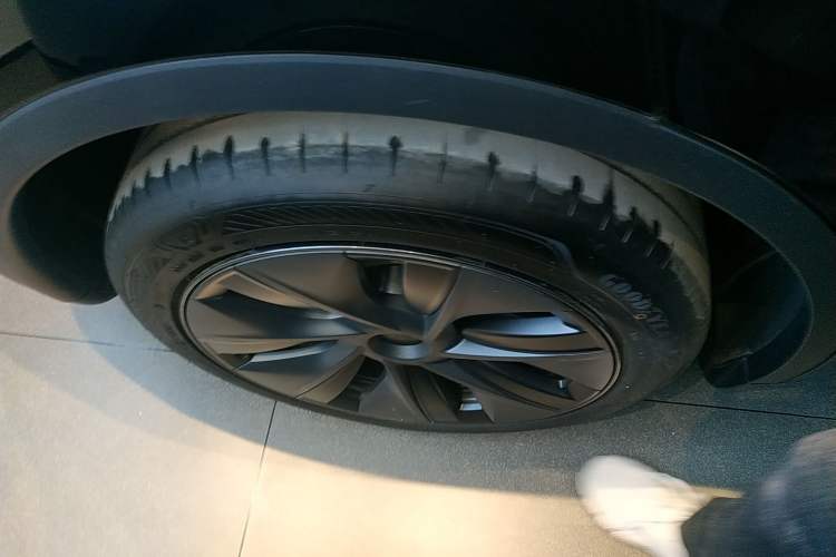Used Tesla Model Y 2024 Rear-Wheel-Drive Version Right Rear Wheel Hub