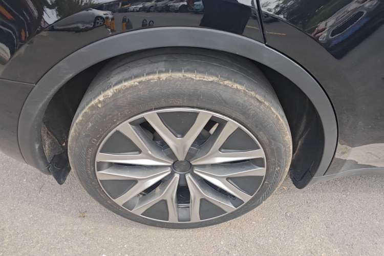Used Tesla Model Y 2024 Rear-Wheel-Drive Version Right Rear Wheel Hub