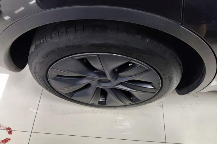 Used Tesla Model Y 2024 Rear-Wheel-Drive Version Right Rear Wheel Hub
