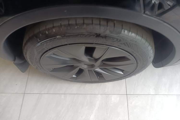 Used Tesla Model Y 2024 Rear-Wheel-Drive Version Right Rear Wheel Hub