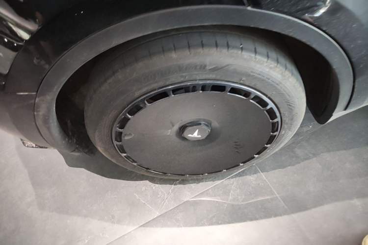 Used Tesla Model Y 2024 Rear-Wheel-Drive Version Right Rear Wheel Hub