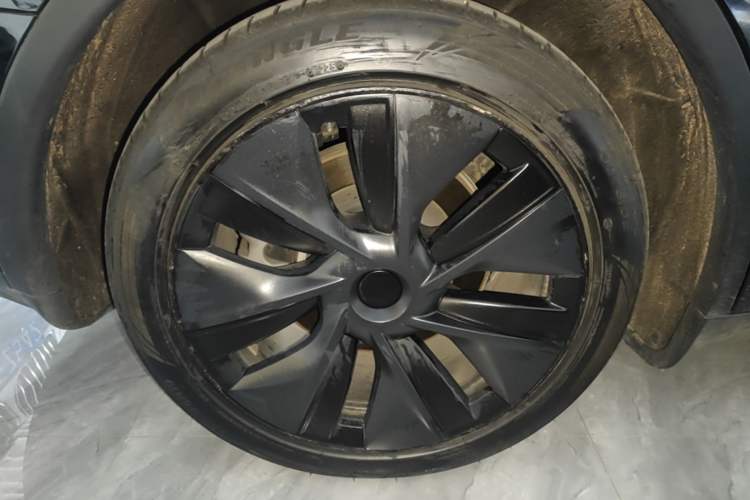 Used Tesla Model Y 2024 Rear-Wheel-Drive Version Right Rear Wheel Hub
