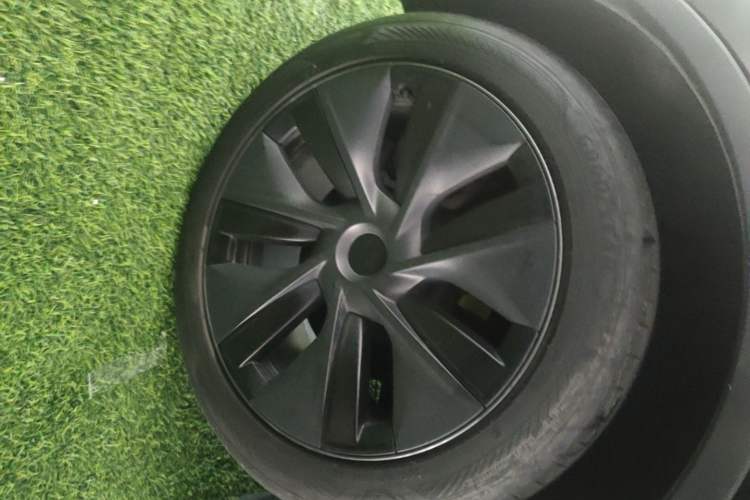 Used Tesla Model Y 2024 Rear-Wheel-Drive Version Right Rear Wheel Hub