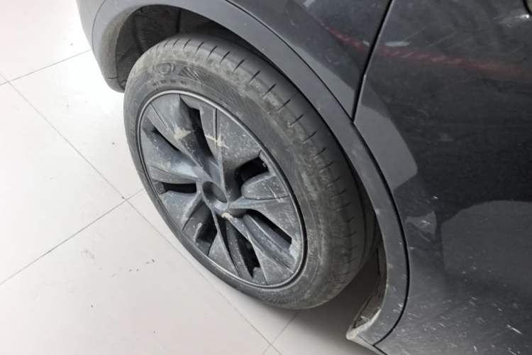 Used Tesla Model Y 2024 Rear-Wheel-Drive Version Right Rear Wheel Hub