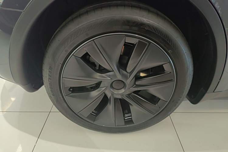 Used Tesla Model Y 2024 Rear-Wheel-Drive Version Right Rear Wheel Hub