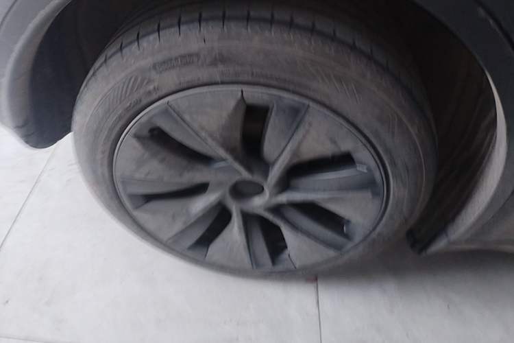 Used Tesla Model Y 2024 Rear-Wheel-Drive Version Right Rear Wheel Hub