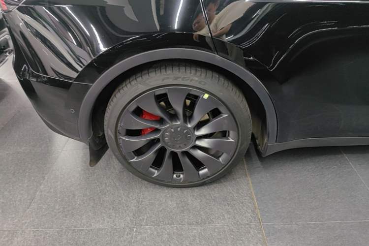 Used Tesla Model Y 2024 Performance High-Performance Edition Right Rear Wheel Hub