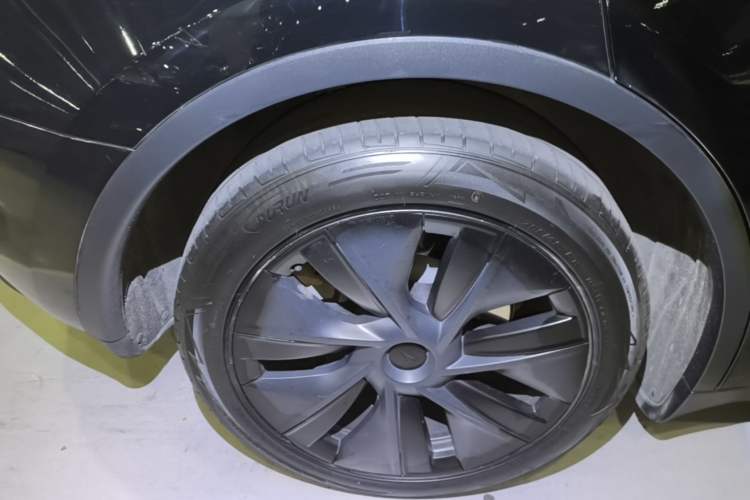 Used Tesla Model Y 2024 Rear-Wheel-Drive Version Right Rear Wheel Hub