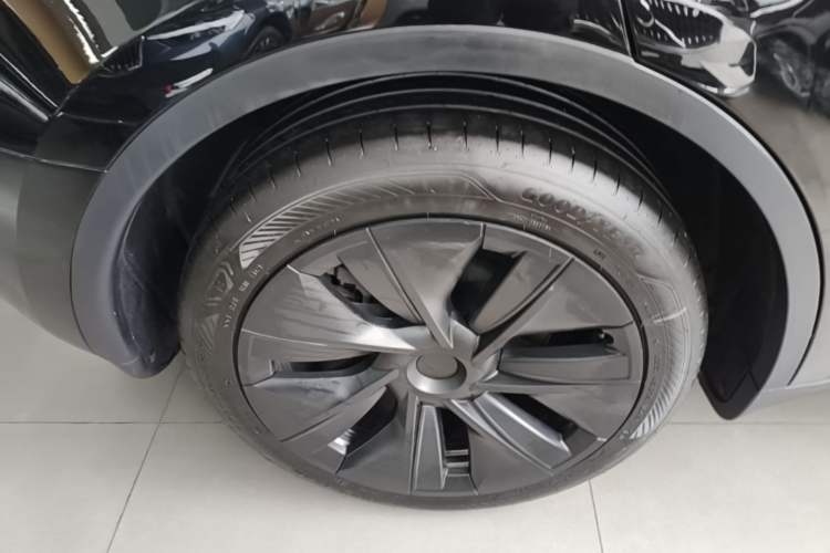 Used Tesla Model Y 2024 Rear-Wheel-Drive Version Right Rear Wheel Hub