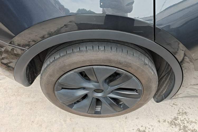 Used Tesla Model Y 2024 Rear-Wheel-Drive Version Right Rear Wheel Hub