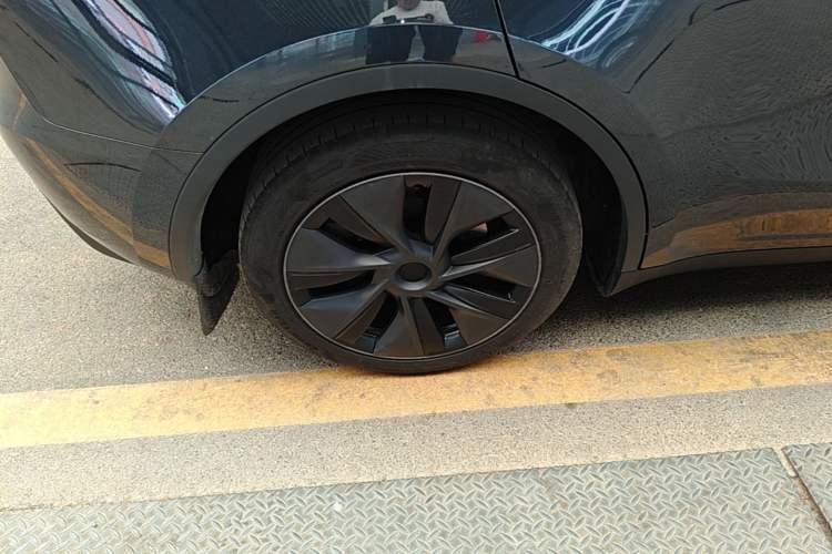 Used Tesla Model Y 2024 Rear-Wheel-Drive Version Right Rear Wheel Hub