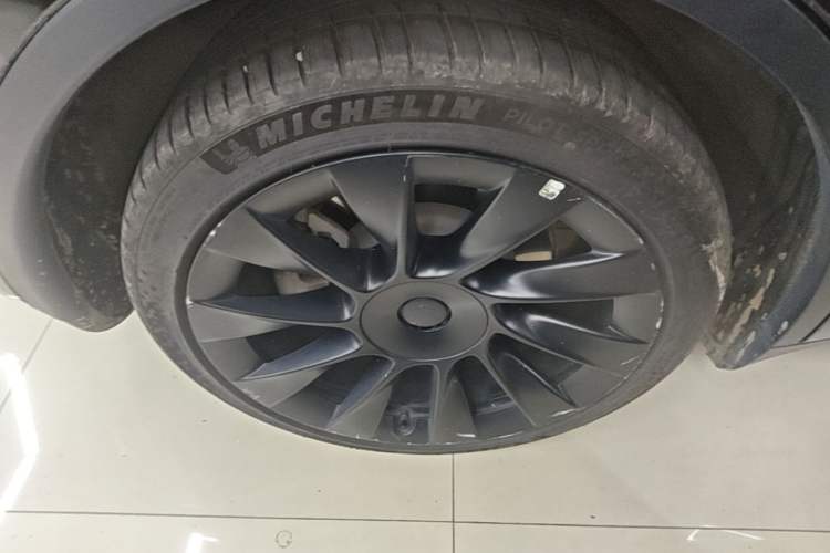 Used Tesla Model Y 2024 Rear-Wheel-Drive Version Right Rear Wheel Hub
