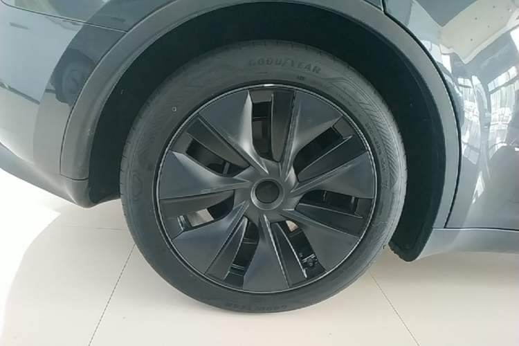 Used Tesla Model Y 2024 Rear-Wheel-Drive Version Right Rear Wheel Hub