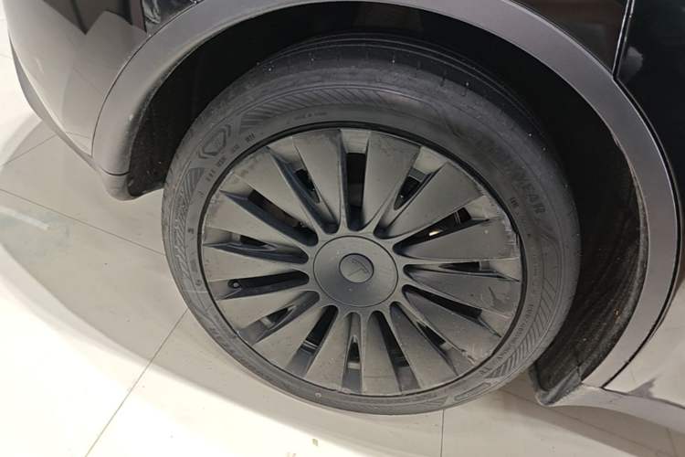 Used Tesla Model Y 2024 Rear-Wheel-Drive Version Right Rear Wheel Hub