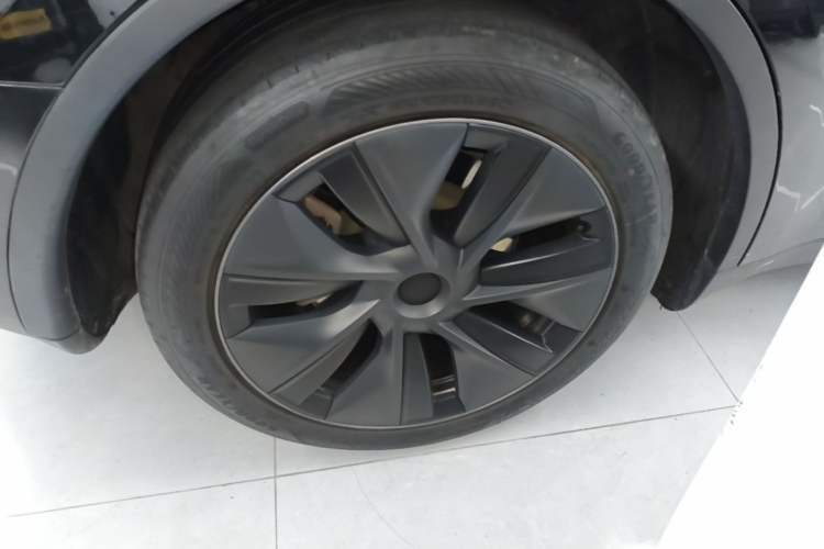 Used Tesla Model Y 2024 Rear-Wheel-Drive Version Right Rear Wheel Hub