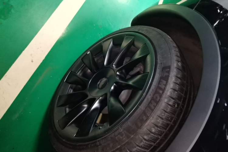 Used Tesla Model Y 2024 Rear-Wheel-Drive Version Right Rear Wheel Hub