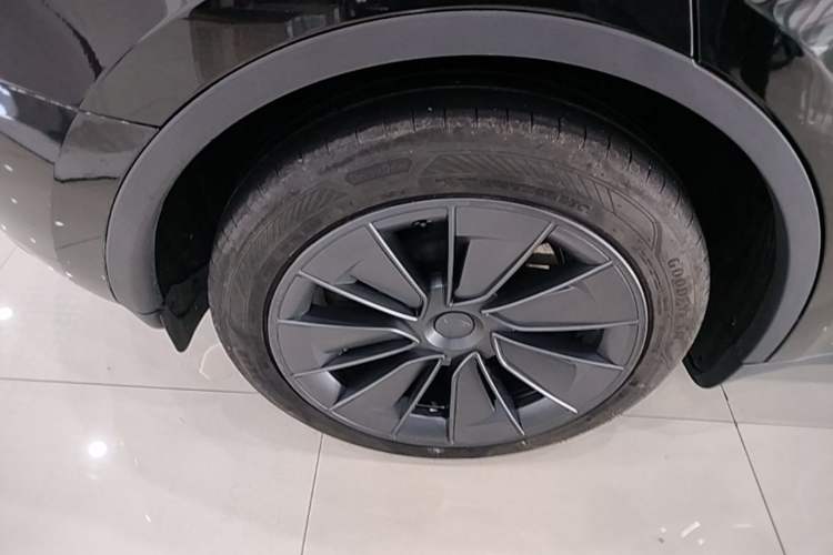 Used Tesla Model Y 2024 Rear-Wheel-Drive Version Right Rear Wheel Hub