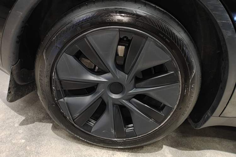 Used Tesla Model Y 2024 Rear-Wheel-Drive Version Right Rear Wheel Hub