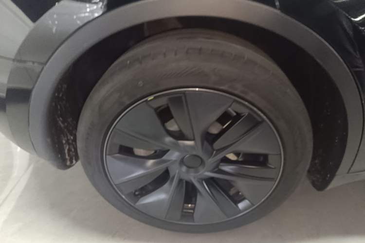 Used Tesla Model Y 2024 Rear-Wheel-Drive Version Right Rear Wheel Hub