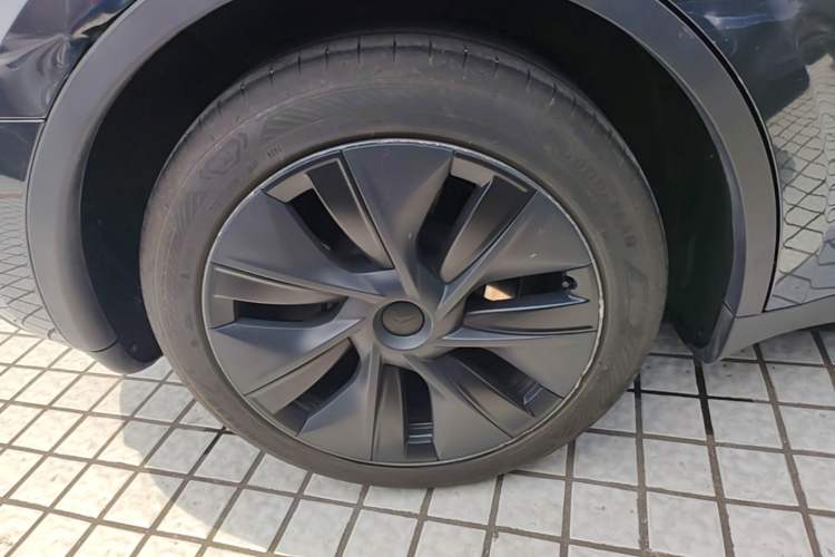 Used Tesla Model Y 2024 Rear-Wheel-Drive Version Right Rear Wheel Hub