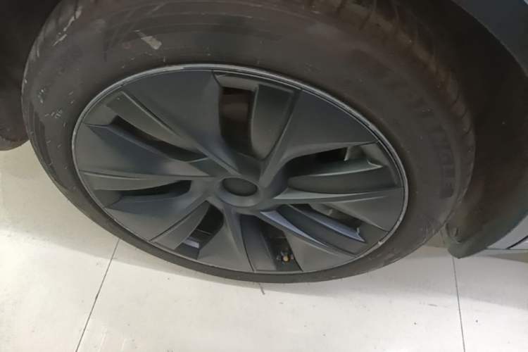 Used Tesla Model Y 2024 Rear-Wheel-Drive Version Right Rear Wheel Hub