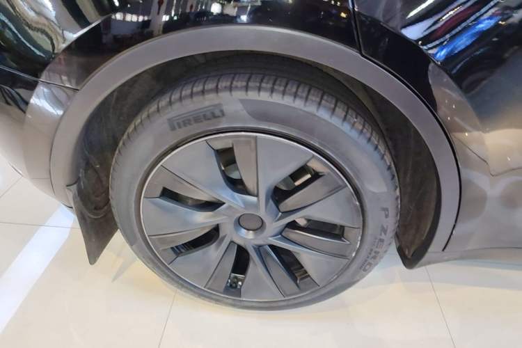 Used Tesla Model Y 2024 Rear-Wheel-Drive Version Right Rear Wheel Hub