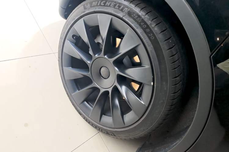 Used Tesla Model Y 2024 Rear-Wheel-Drive Version Right Rear Wheel Hub