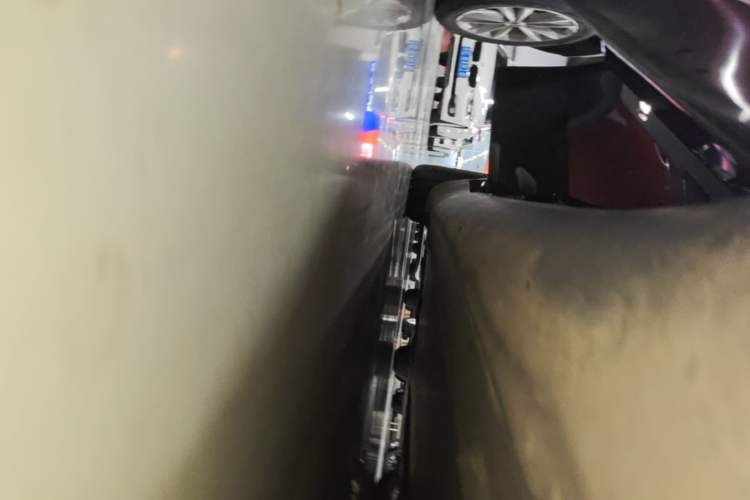 Used Tesla Model Y 2024 Rear-Wheel-Drive Version Right Side Sill