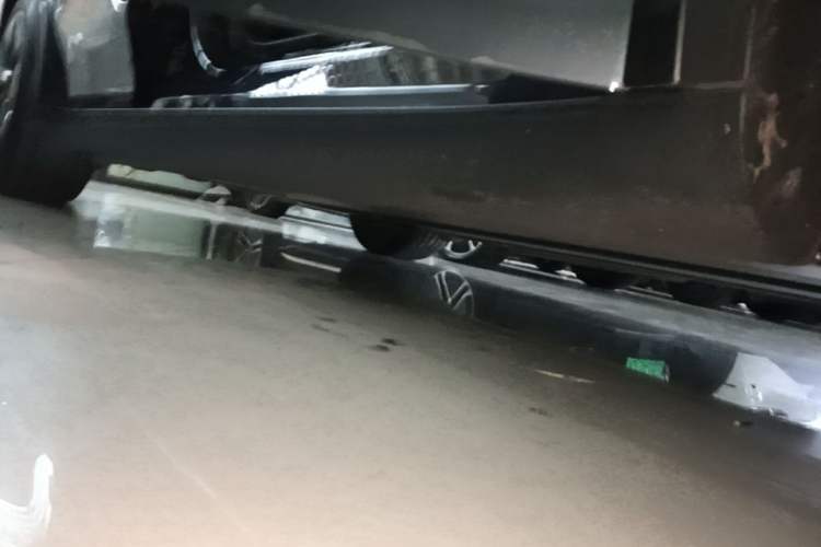 Used Tesla Model Y 2024 Rear-Wheel-Drive Version Right Side Sill