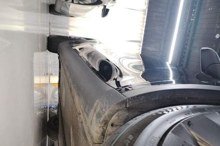 Used Tesla Model Y 2024 Long-Range All-Wheel-Drive Version Right Side Sill