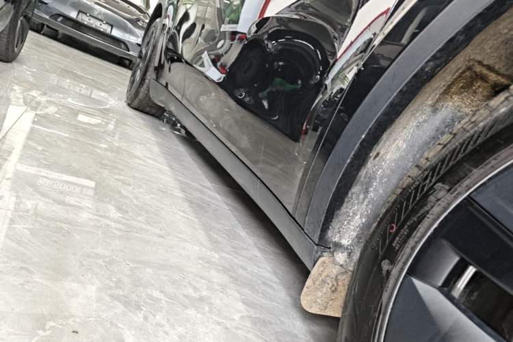 Used Tesla Model Y 2024 Rear-Wheel-Drive Version Right Side Sill