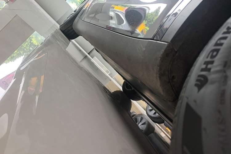 Used Tesla Model Y 2024 Rear-Wheel-Drive Version Right Side Sill