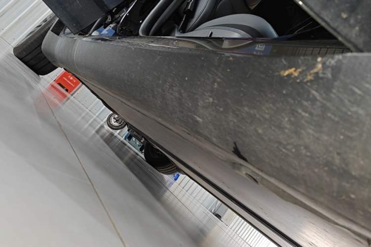 Used Tesla Model Y 2024 Rear-Wheel-Drive Version Right Side Sill