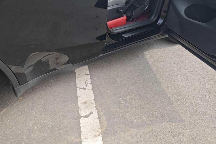 Used Tesla Model Y 2024 Rear-Wheel-Drive Version Right Side Sill