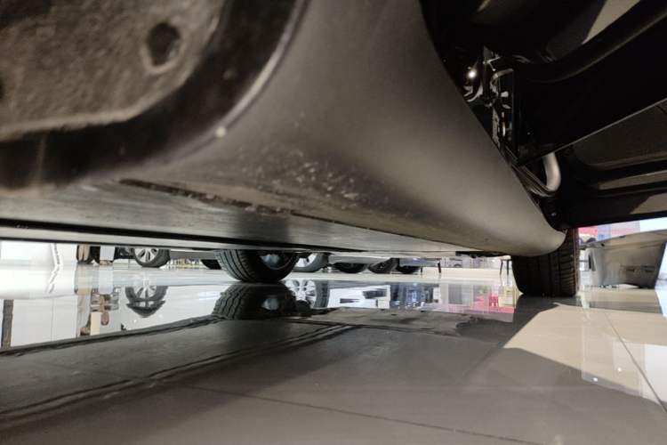 Used Tesla Model Y 2024 Long-Range All-Wheel-Drive Version Right Side Sill