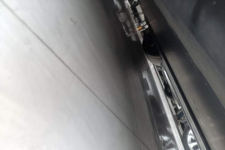 Used Tesla Model Y 2024 Rear-Wheel-Drive Version Right Side Sill