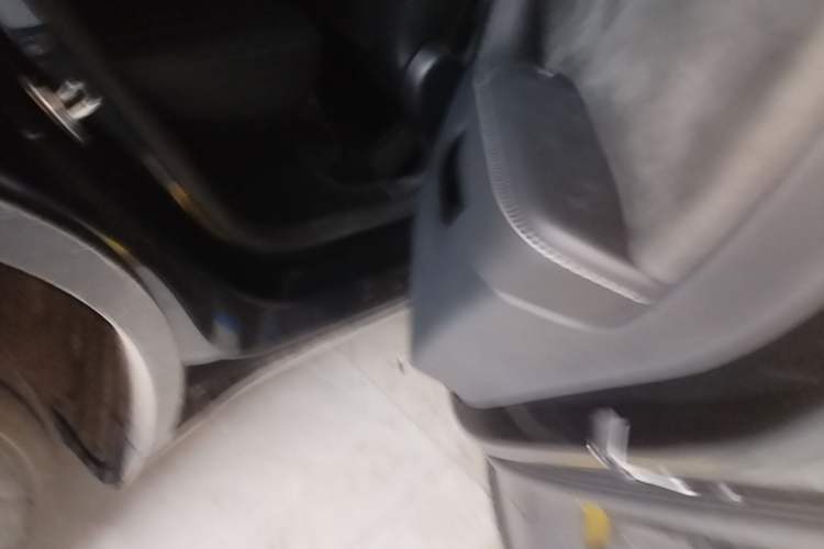 Used Tesla Model Y 2024 Rear-Wheel-Drive Version Right Side Sill