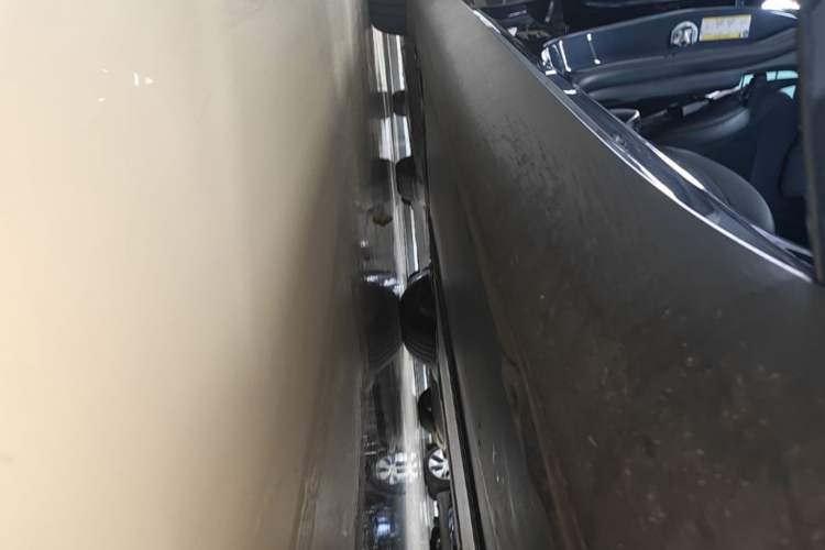 Used Tesla Model Y 2024 Rear-Wheel-Drive Version Right Side Sill