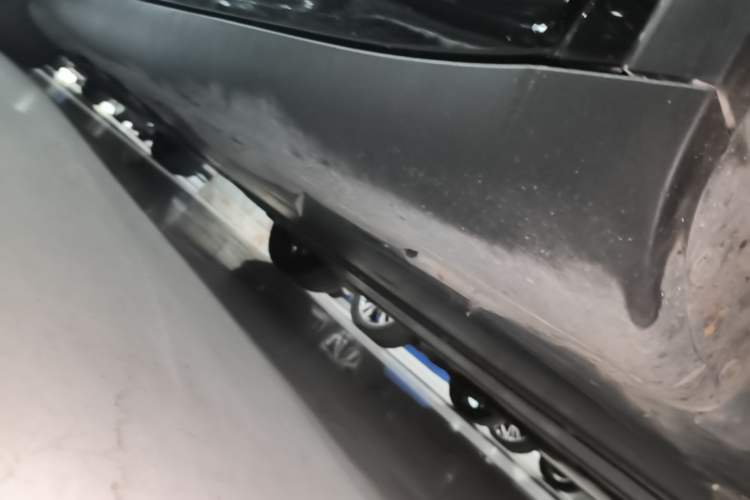 Used Tesla Model Y 2024 Rear-Wheel-Drive Version Right Side Sill