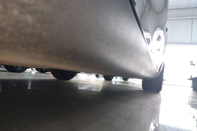 Used Tesla Model Y 2024 Rear-Wheel-Drive Version Right Side Sill