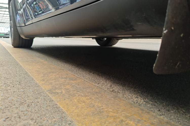 Used Tesla Model Y 2024 Rear-Wheel-Drive Version Right Side Sill