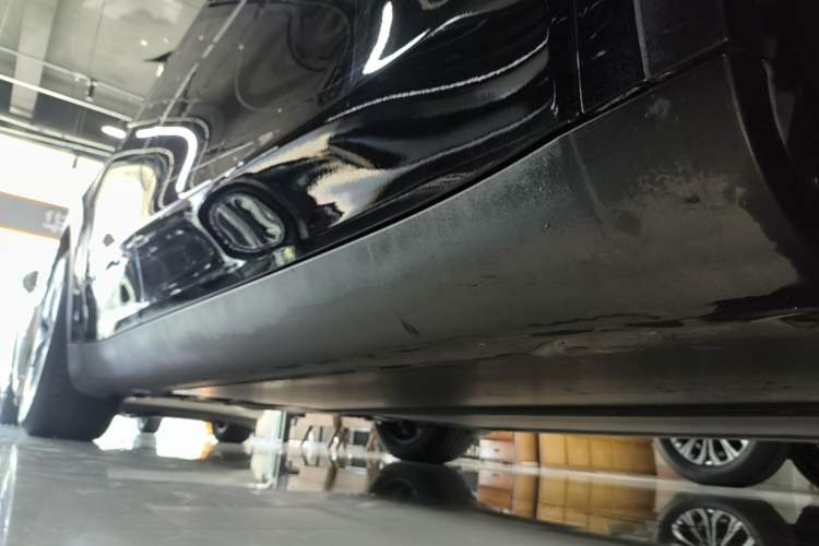 Used Tesla Model Y 2024 Long-Range All-Wheel-Drive Version Right Side Sill