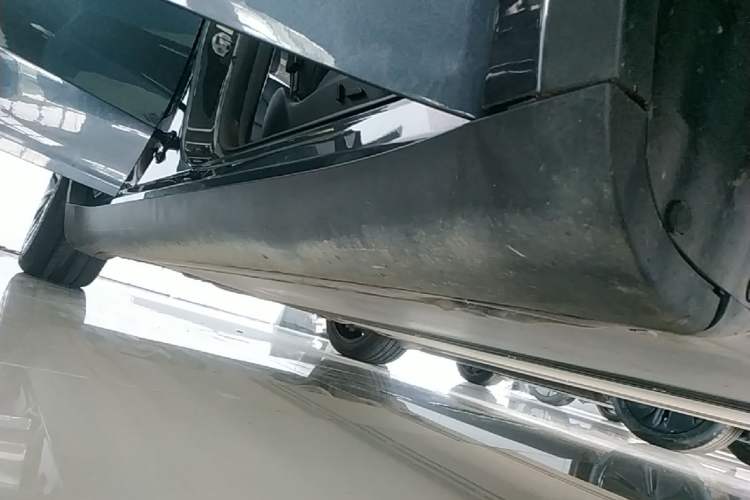 Used Tesla Model Y 2024 Rear-Wheel-Drive Version Right Side Sill